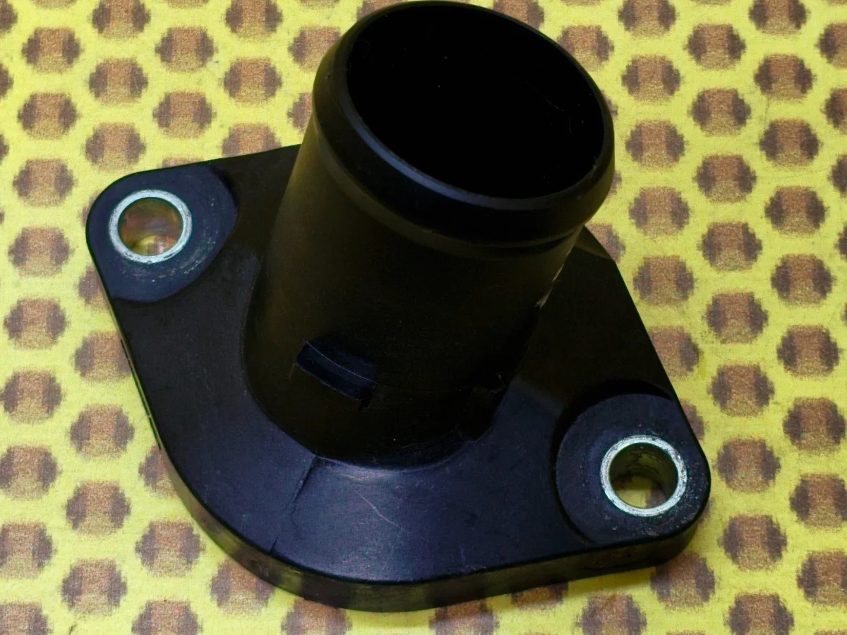 Крышка термостата Nissan Qashqai 2018 13049EN200 J11 MR20DD