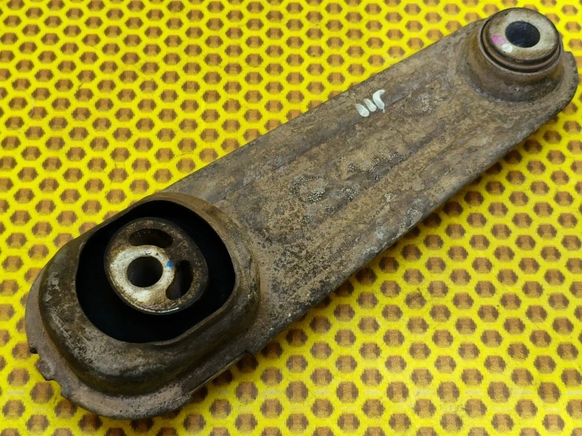 Опора двигателя задняя Nissan Qashqai 2018 113604BA0B J11 MR20DD, задняя