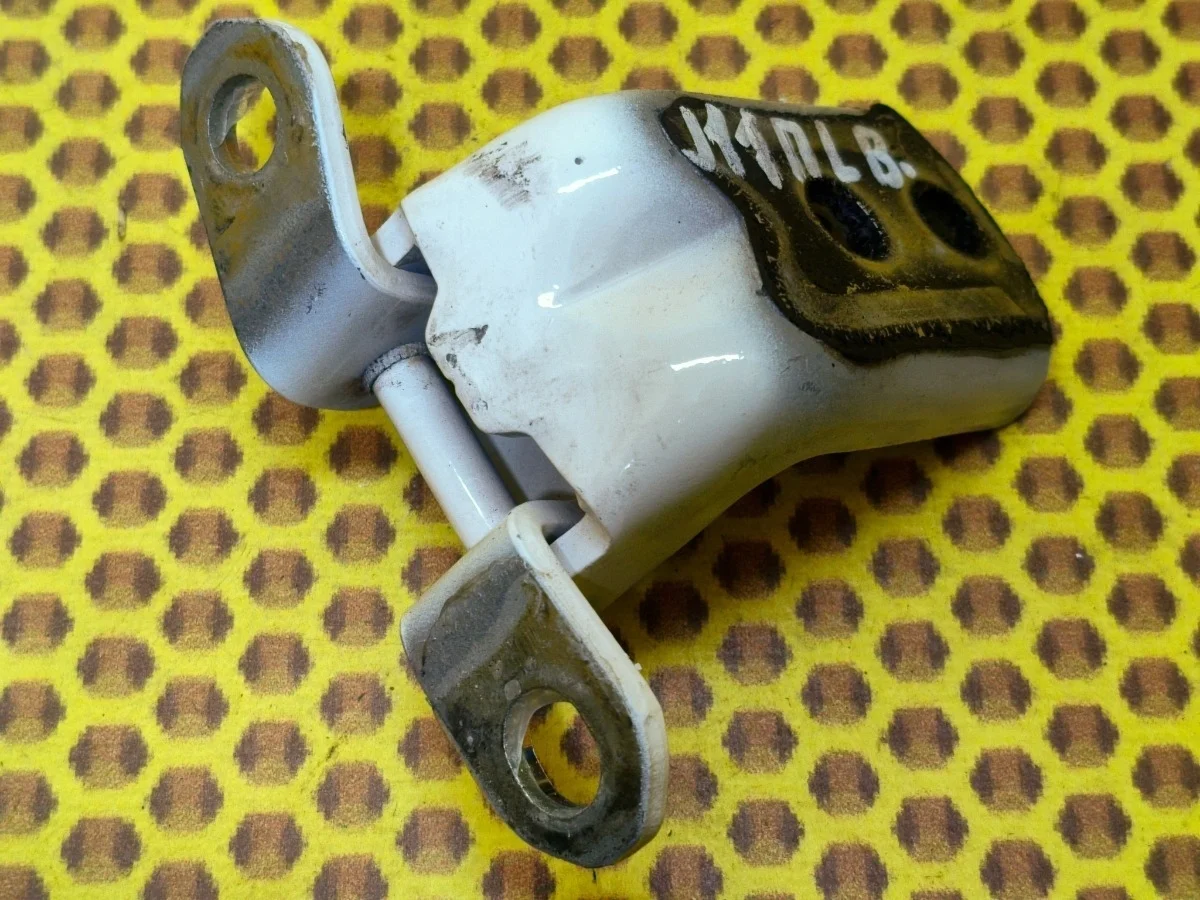 Петля двери передняя верхняя Nissan Qashqai 2018 824214EA0A J11 MR20DD, левая