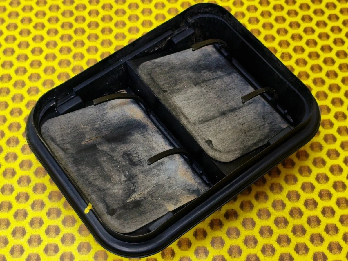 Решетка вентиляционная Nissan Qashqai 2018 76804JD00A J11 MR20DD, задняя правая