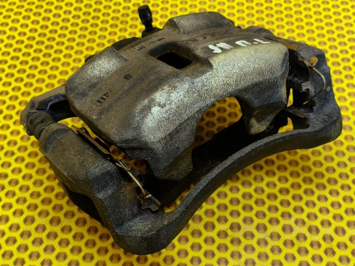 Суппорт Nissan Qashqai 2018 410114EA0A J11 MR20DD, передний левый