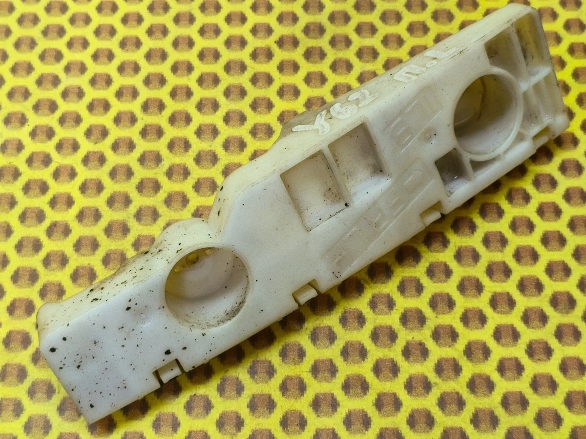 Кронштейн бампера Nissan Patrol 2013 622211LB0A Y62 VQ56VD, передний левый