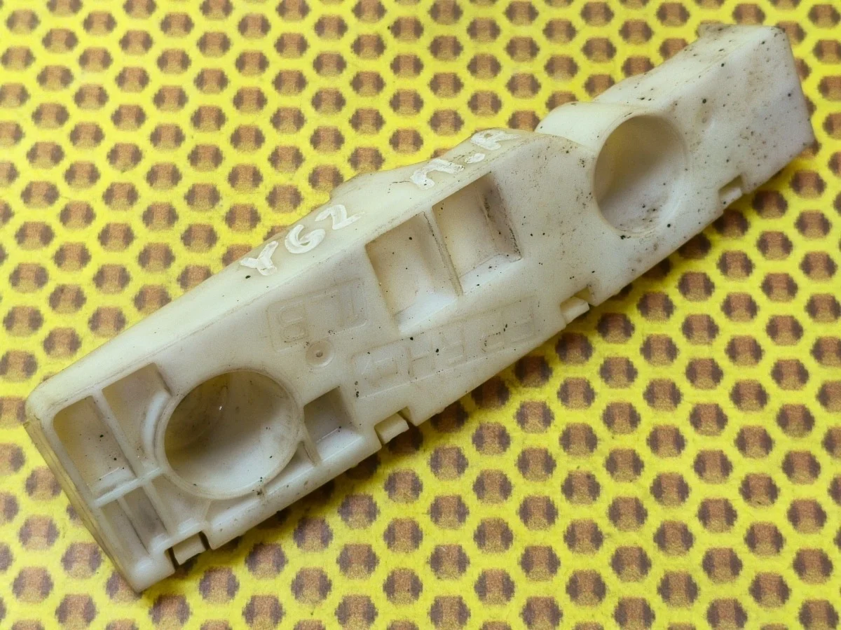 Кронштейн бампера Nissan Patrol 2013 622201LB0A Y62 VQ56VD, передний правый