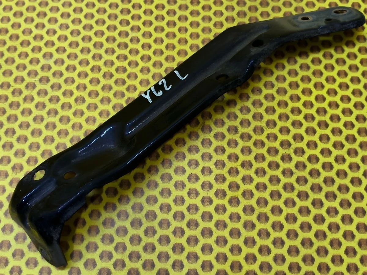 Кронштейн крыла Nissan Patrol 2013 631811LA0A Y62 VQ56VD, передний левый