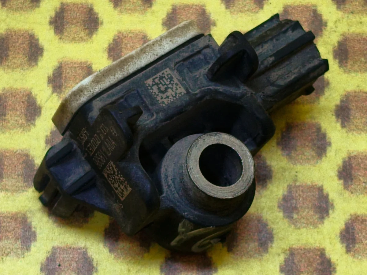 Датчик удара AIRBAG SRS Nissan Patrol 2013 K85811LA0A Y62 VQ56VD, передний правый