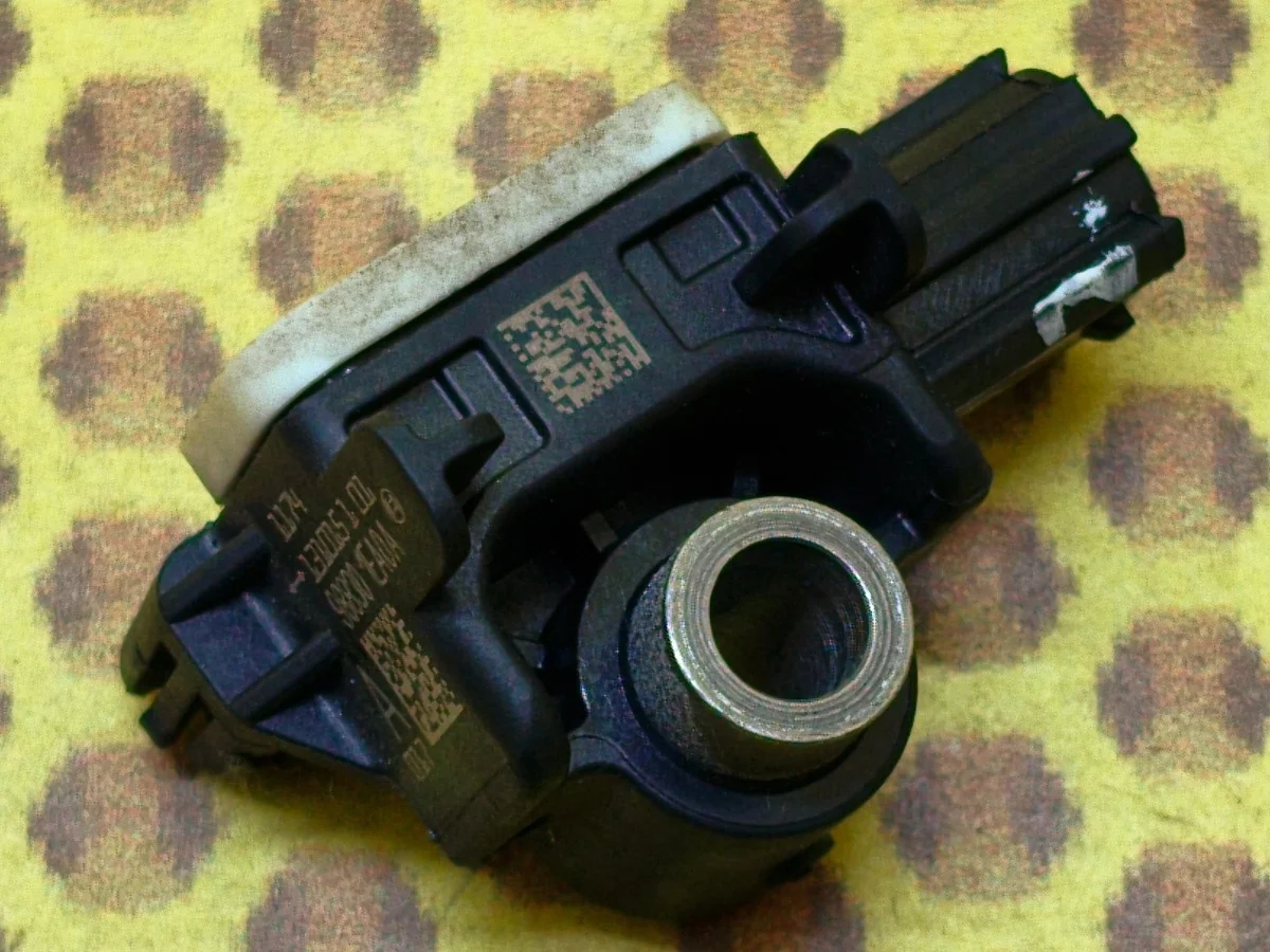 Датчик удара AIRBAG SRS Nissan Patrol 2013 K88301EA0A Y62 VQ56VD, задний правый