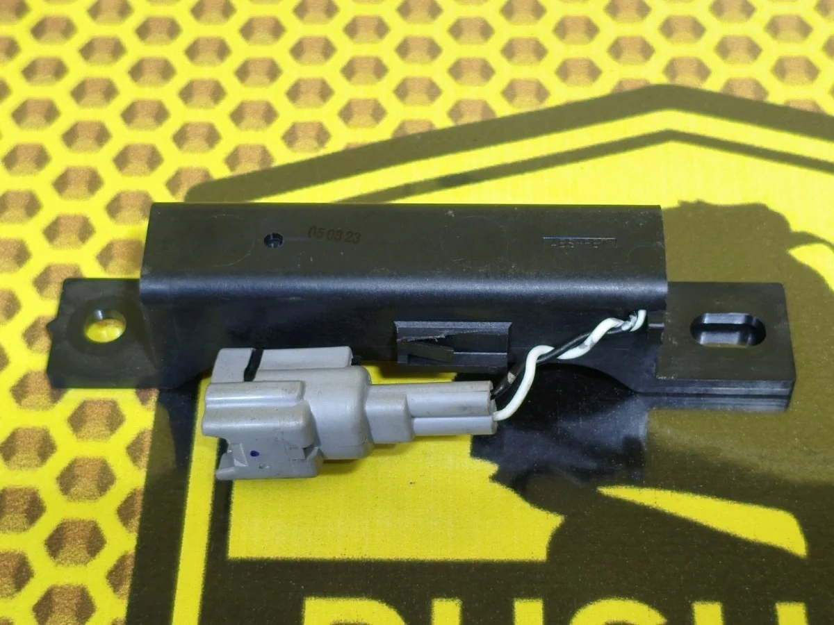 Антенна бесключевого доступа Nissan Pathfinder 2006 285E589910 R51 VQ40DE