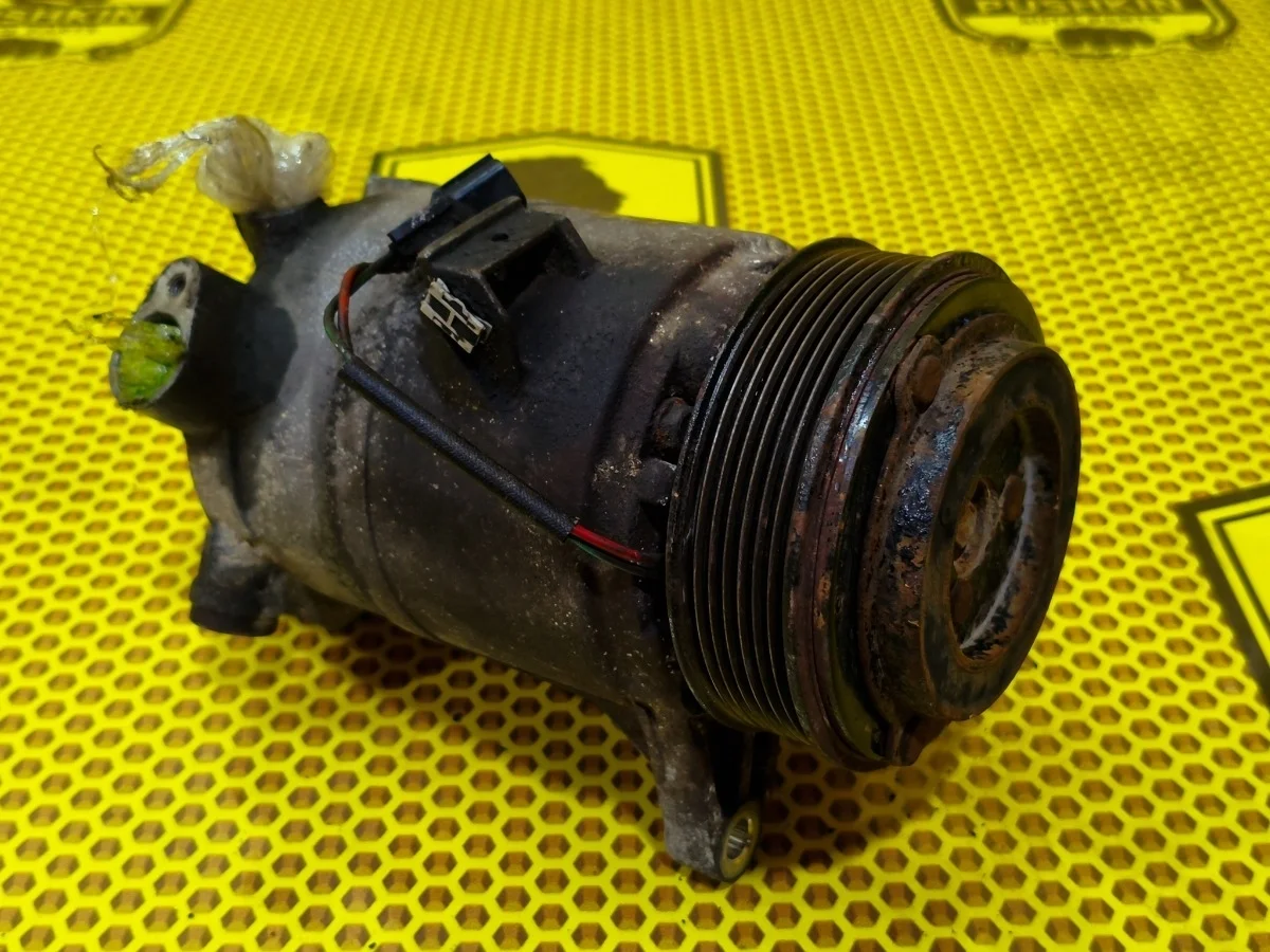 Компрессор кондиционера Nissan Pathfinder 2015 926001JA1A R52 VQ35DE