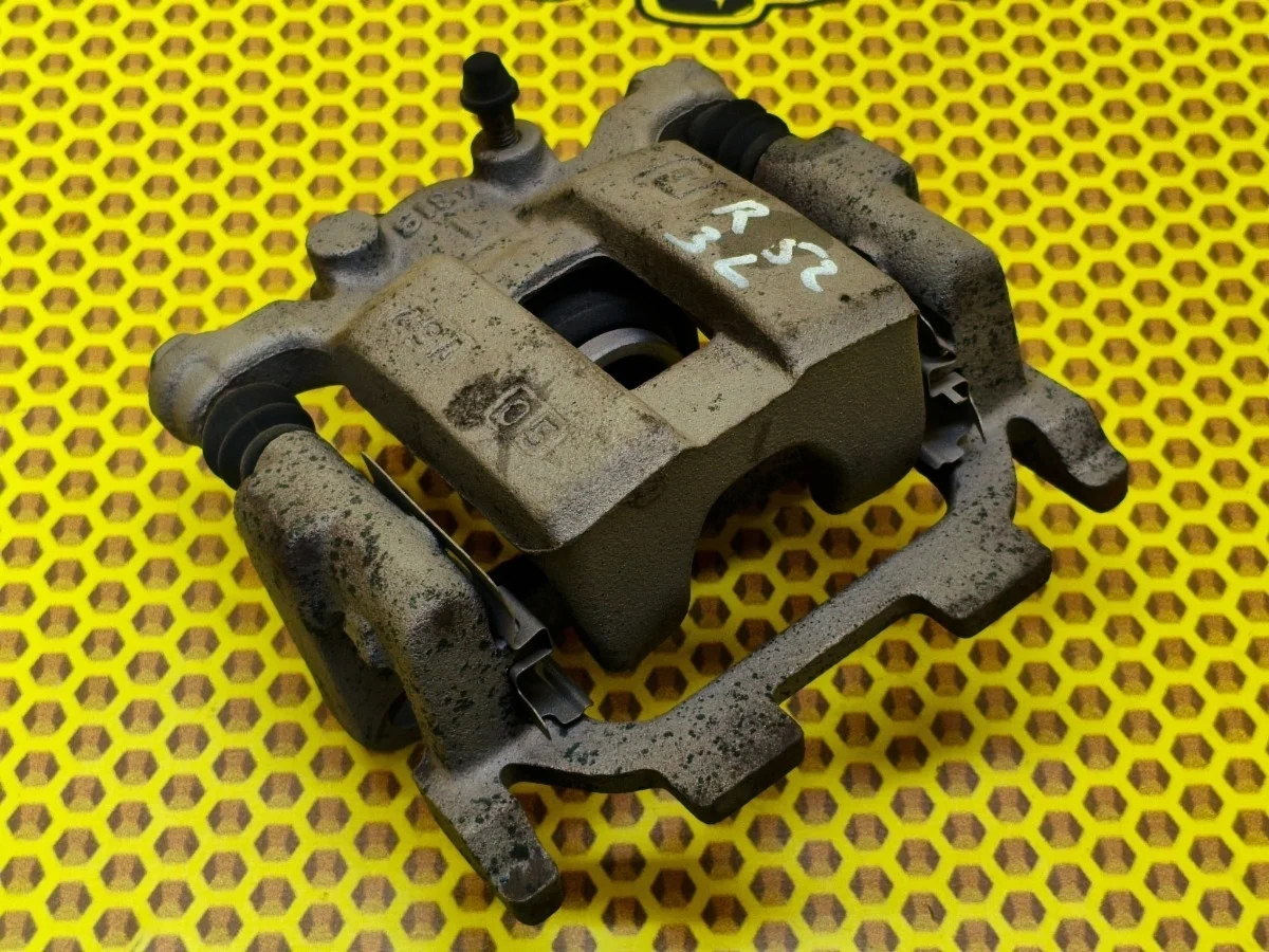 Суппорт Nissan Pathfinder 2015 440111AA0A R52 VQ35DE, задний левый