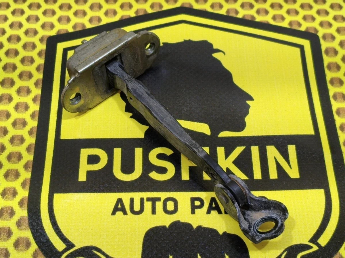 Ограничитель двери Nissan Almera 2015 82430EW000 G15 K4M, задний левый