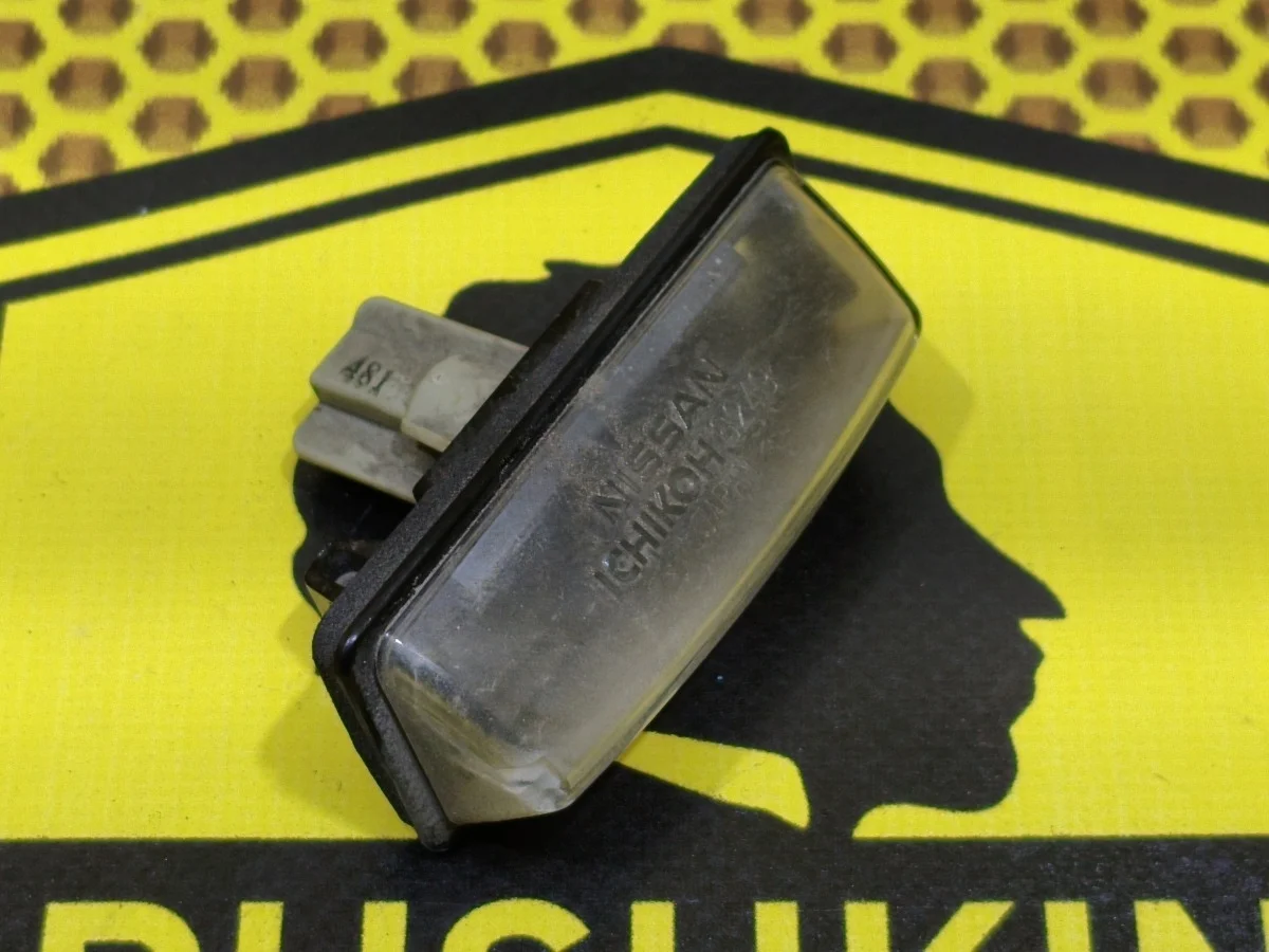 Подсветка номера Nissan Almera 2015 265109Y00A G15 K4M, левая