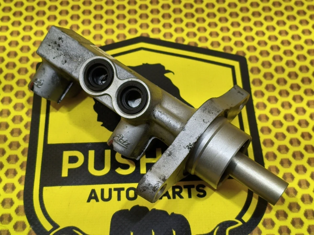 Главный тормозной цилиндр Nissan Almera 2015 D60104AA8A G15 K4M