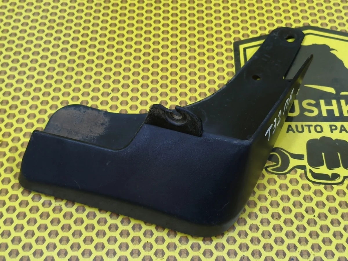 Брызговик Nissan X-TRAIL 2016 638544CE0A T32 MR20DD, передний правый