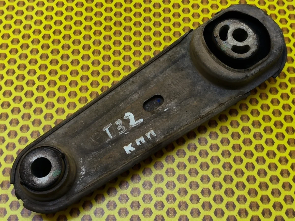 Опора двигателя нижняя Nissan X-TRAIL 2016 113604BA0B T32 MR20DD