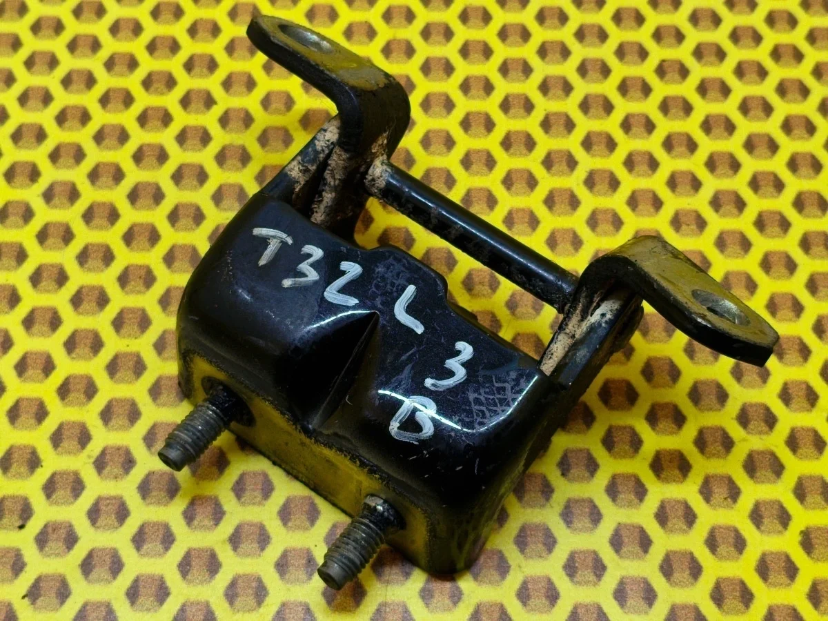 Петля двери задняя верхняя Nissan X-TRAIL 2016 824013NA1A T32 MR20DD, левая