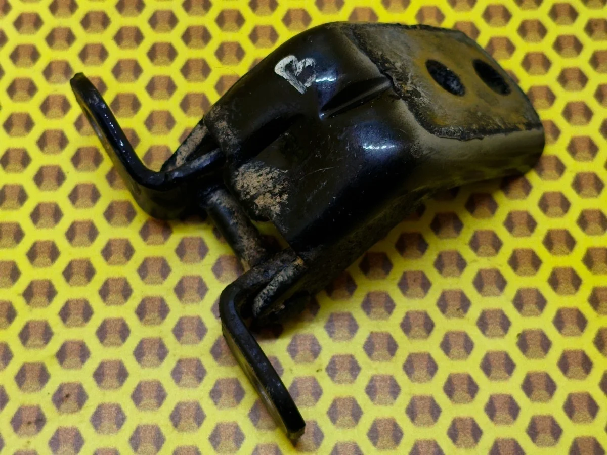 Петля двери передняя верхняя Nissan X-TRAIL 2016 80401JN00A T32 MR20DD, левая