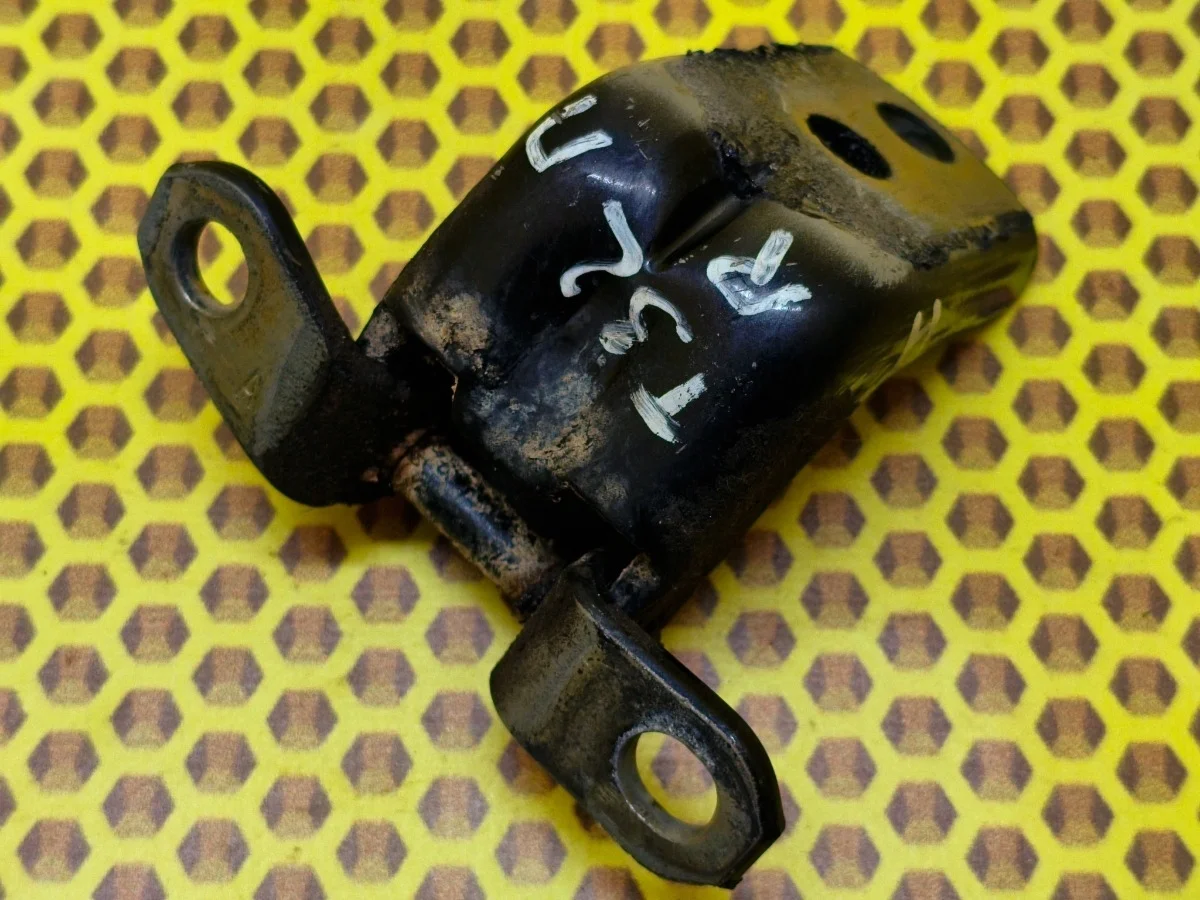 Петля двери передняя нижняя Nissan X-TRAIL 2016 80401JN00A T32 MR20DD, правая