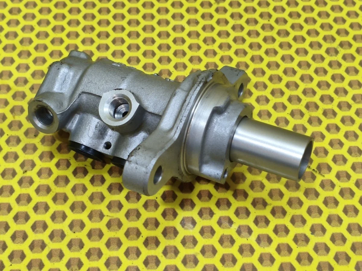 Главный тормозной цилиндр Nissan X-TRAIL 2016 460104EH1A T32 MR20DD