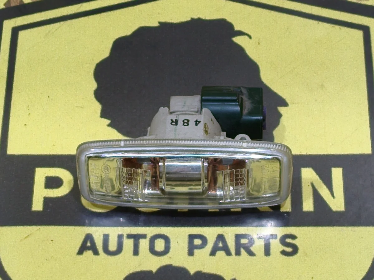 Поворотник Nissan Almera 2015 26160EW00A G15 K4M, правый