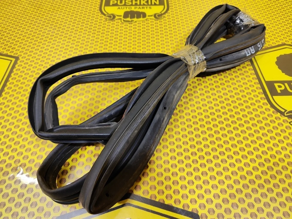 Уплотнитель на дверь Nissan Almera 2015 80830EW800 G15 K4M, передний правый