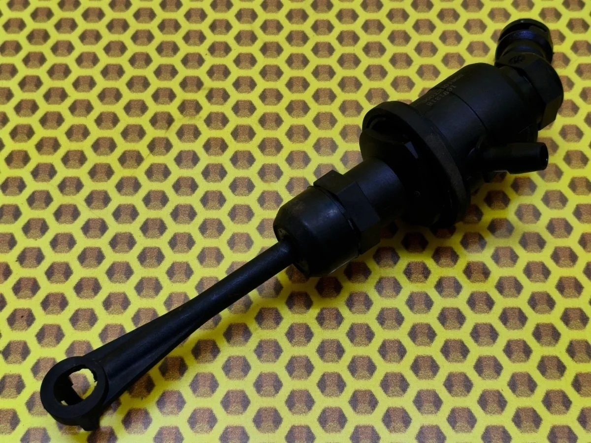 Главный цилиндр сцепления Nissan Qashqai 2008 30610ET000 J10 HR16DE