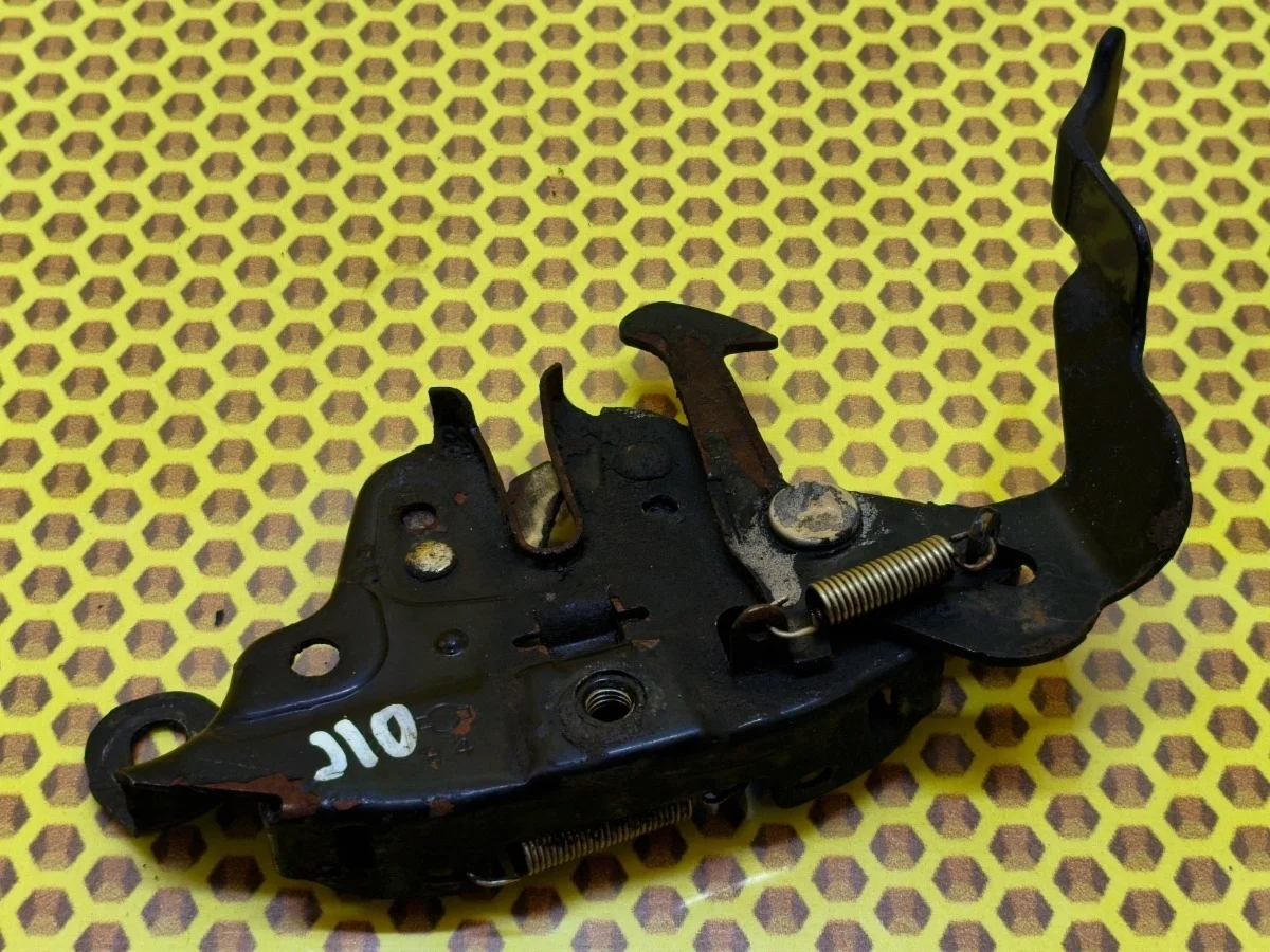 Замок капота Nissan Qashqai 2008 65601JD000 J10 HR16DE