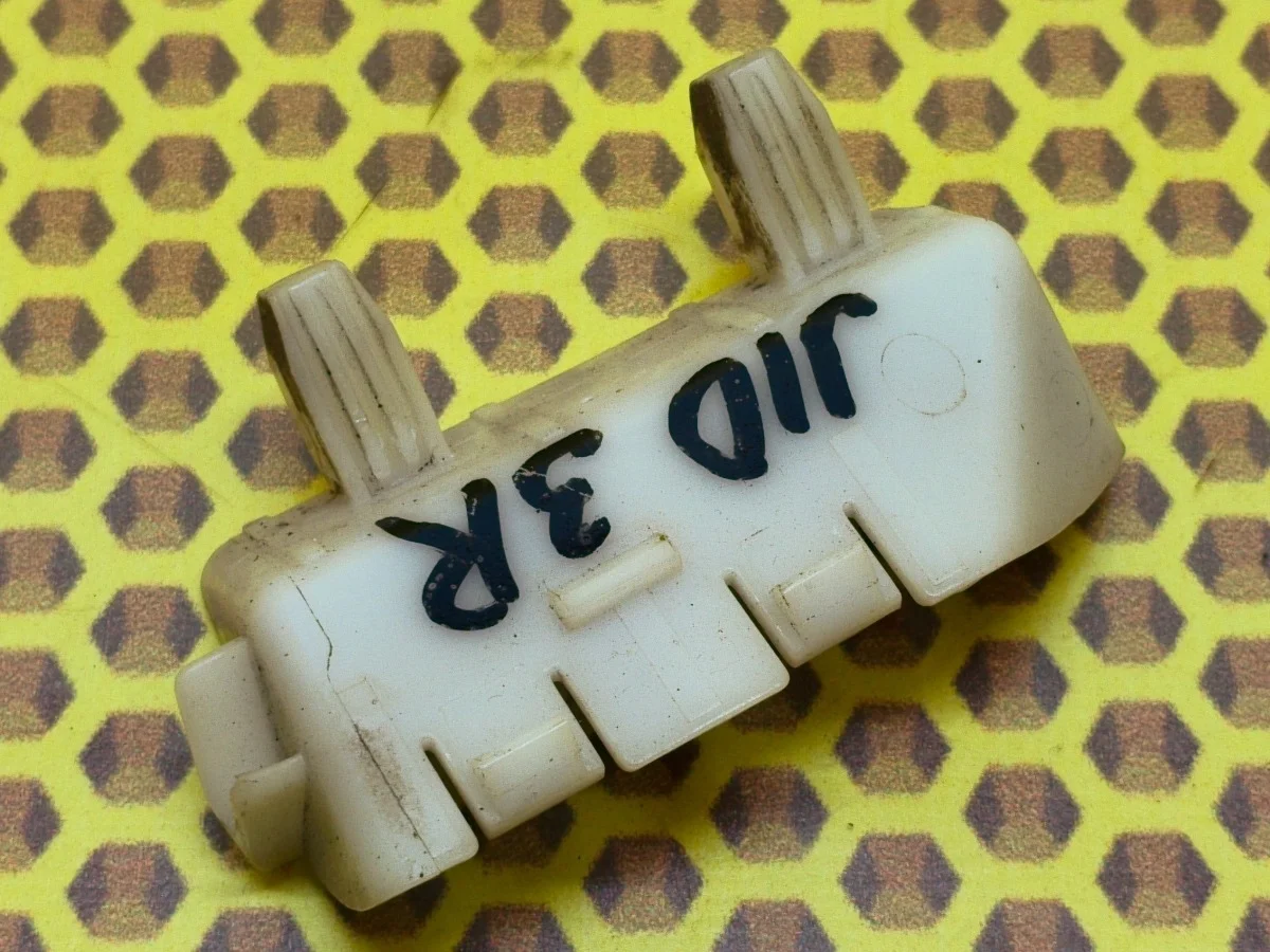 Крепление бампера Nissan Qashqai 2008 85226JD00A J10 HR16DE, заднее правое