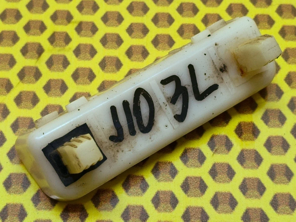 Кронштейн бампера Nissan Qashqai 2008 85222JD00A J10 HR16DE, задний левый