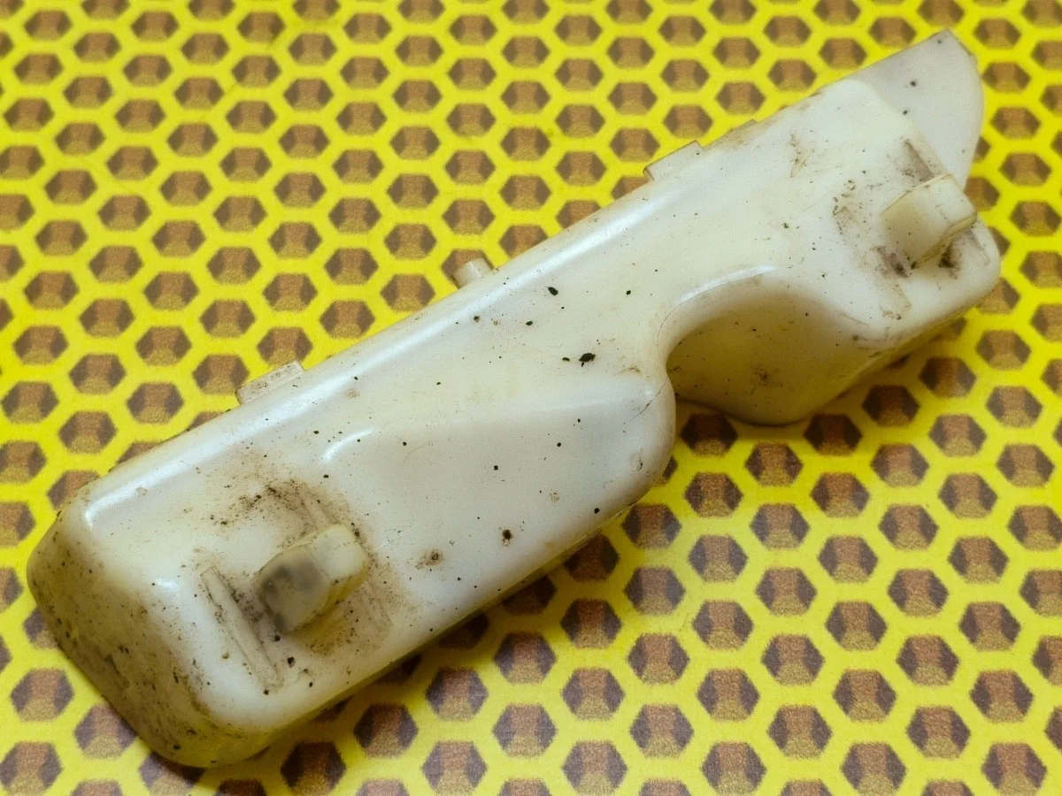 Кронштейн бампера Nissan Qashqai 2008 62223JD000 J10 HR16DE, передний левый