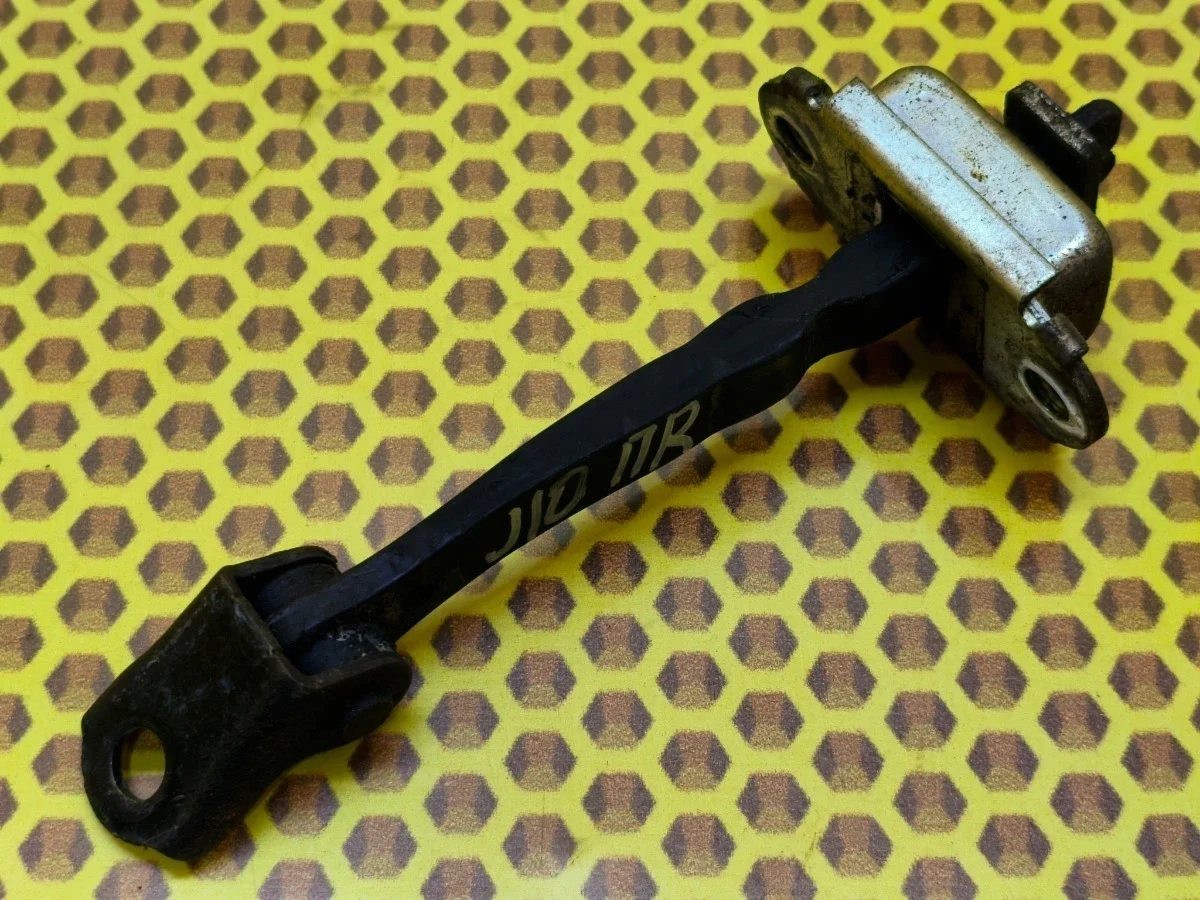 Ограничитель двери Nissan Qashqai 2008 80430JD000 J10 HR16DE, передний правый