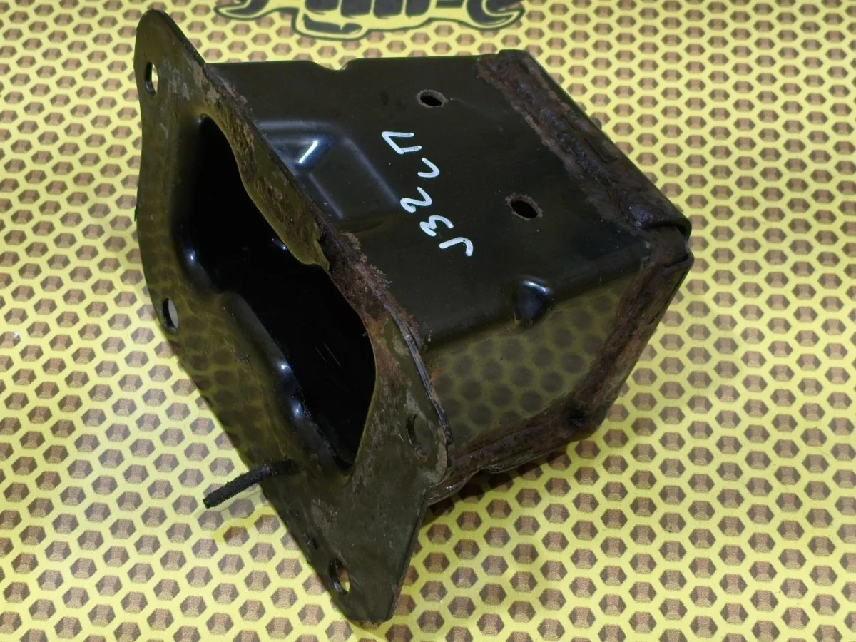 Кронштейн усилителя бампера Nissan Teana 2012 62211JN00A J32 VQ25DE, передний левый