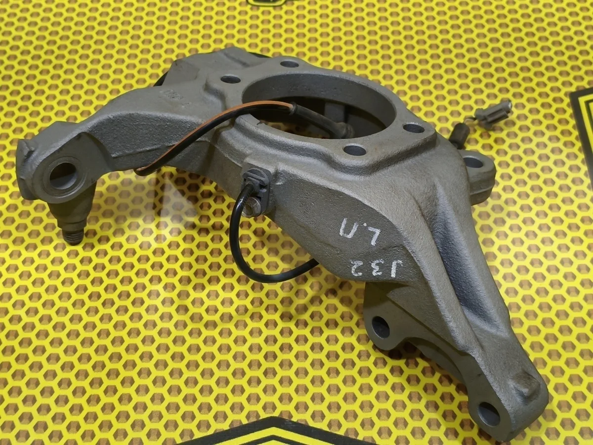 Кулак поворотный Nissan Teana 2012 40015JN00A J32 VQ25DE, передний левый