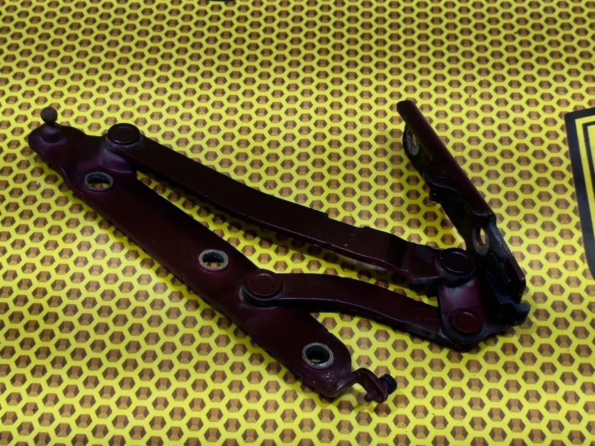 Петля багажника Nissan Teana 2012 84401JN00A J32 VQ25DE, левая