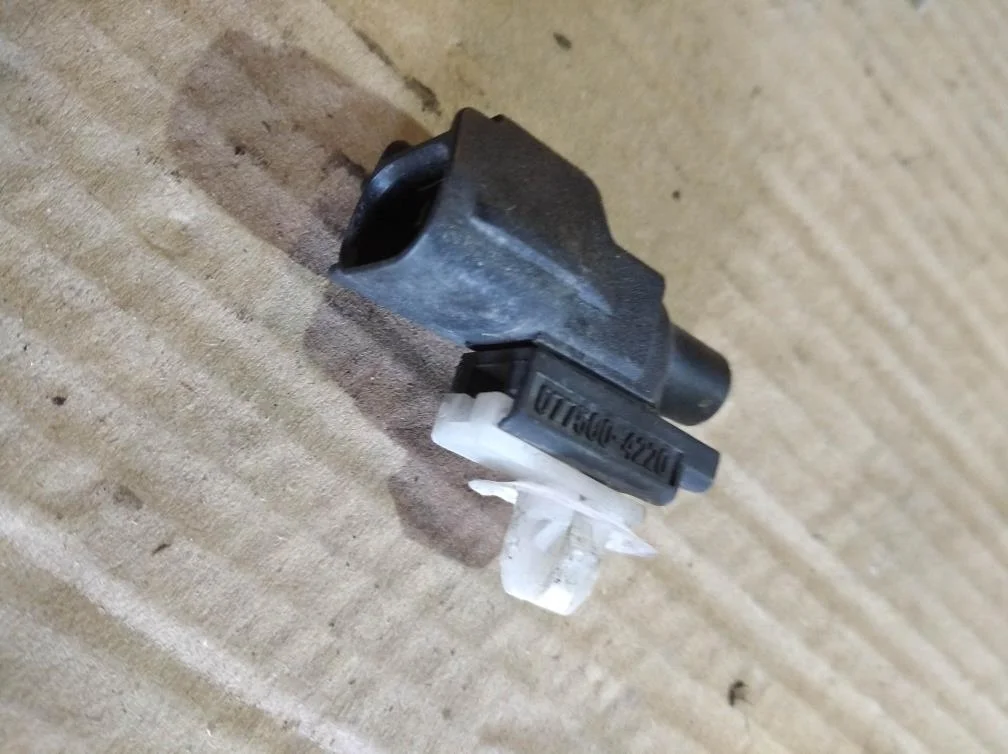 Б.у. датчик наружной температуры TOYOTA COROLLA E120 TOYOTA COROLLA E120