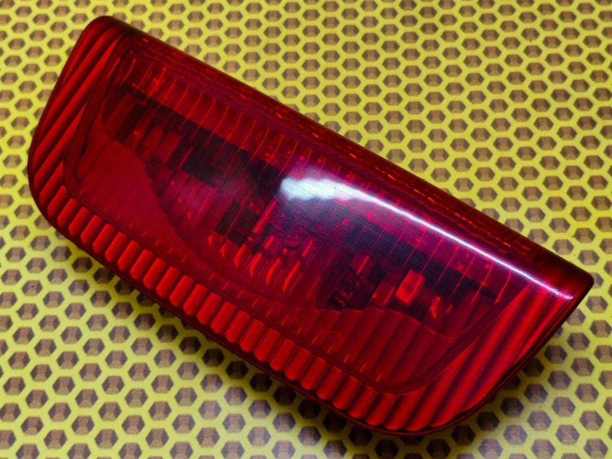 Дополнительный стоп-сигнал Nissan Juke 2011 265901KA0A F15 MR16DDT