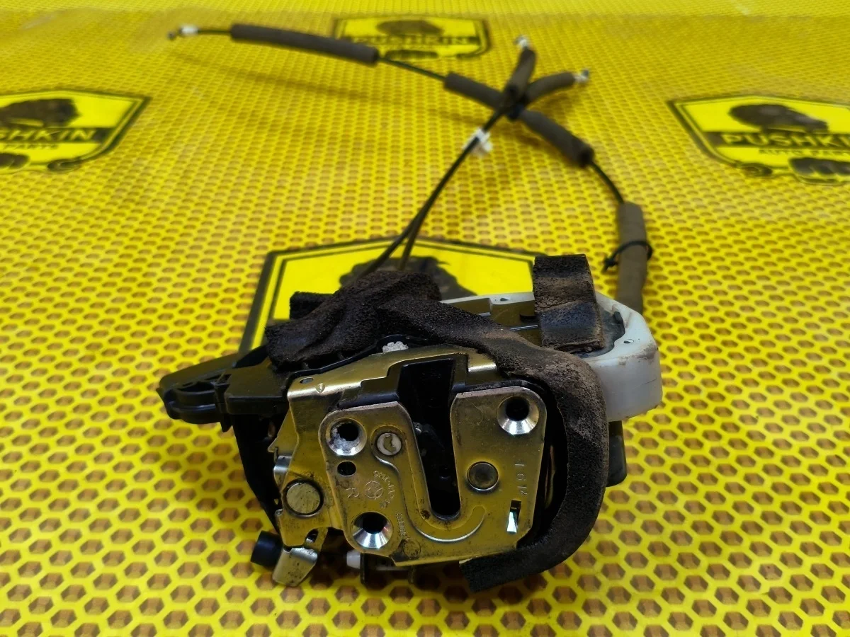 Замок двери Nissan Juke 2011 805001KA1A F15 MR16DDT, передний правый