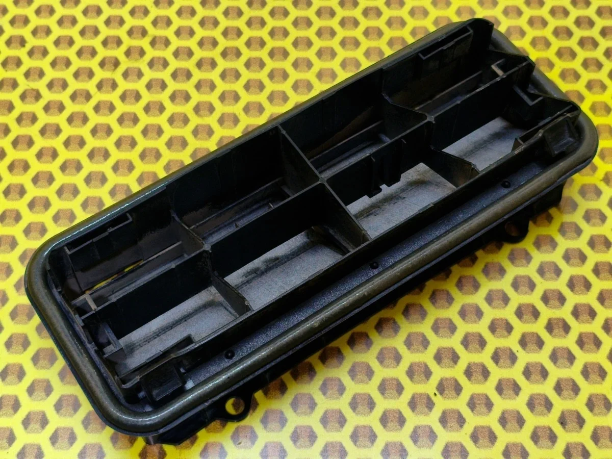 Решетка вентиляционная Nissan Juke 2011 77008AX60A F15 MR16DDT, левая