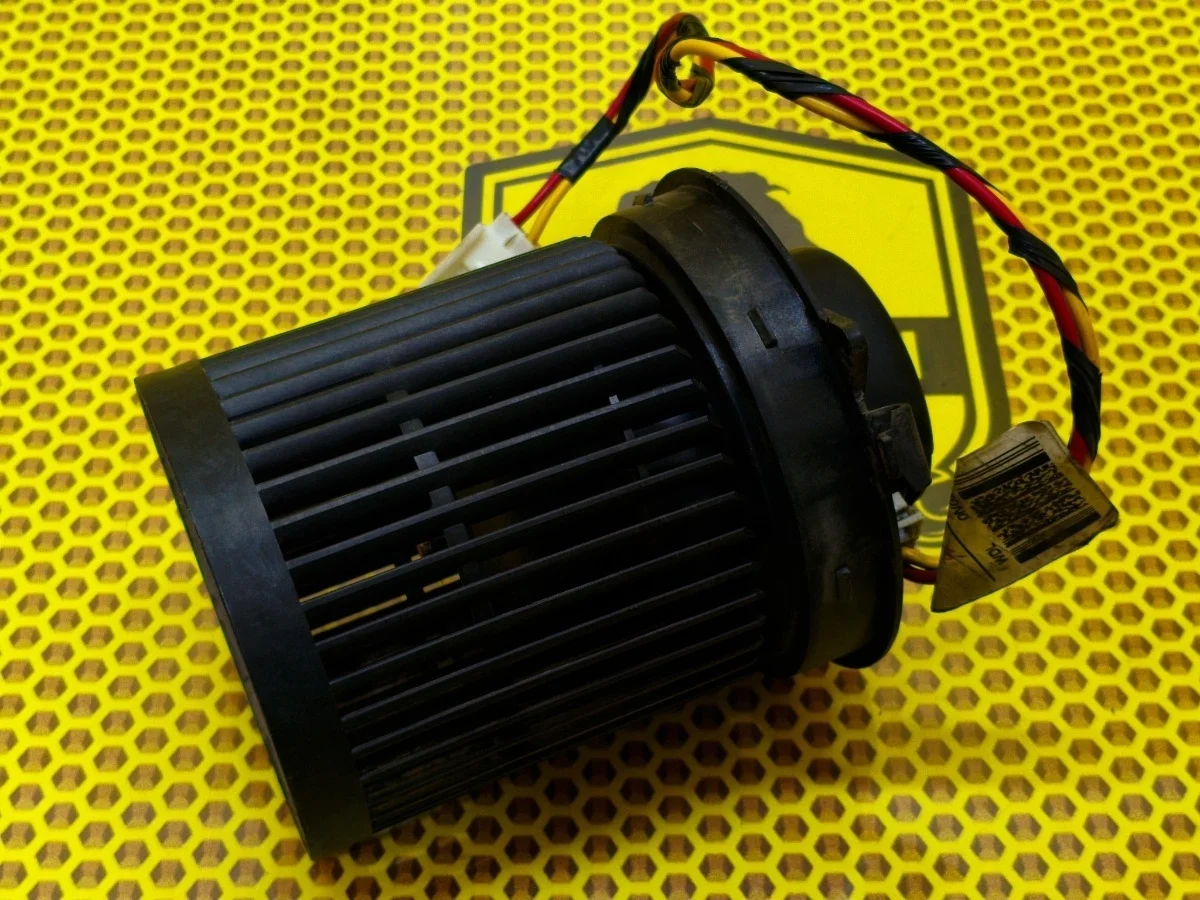 Мотор печки Nissan Juke 2011 272261KA0A F15 MR16DDT