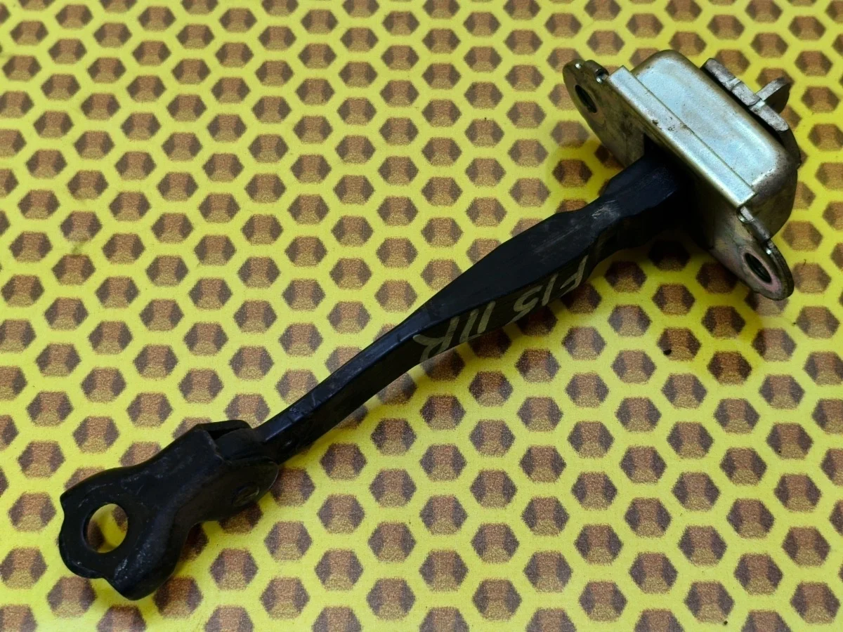 Ограничитель двери Nissan Juke 2011 804301KA0A F15 MR16DDT, передний правый