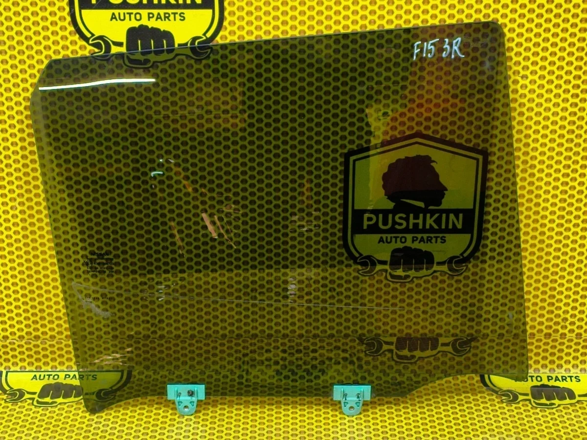 Стекло двери Nissan Juke 2011 823001KK1A F15 MR16DDT, заднее правое