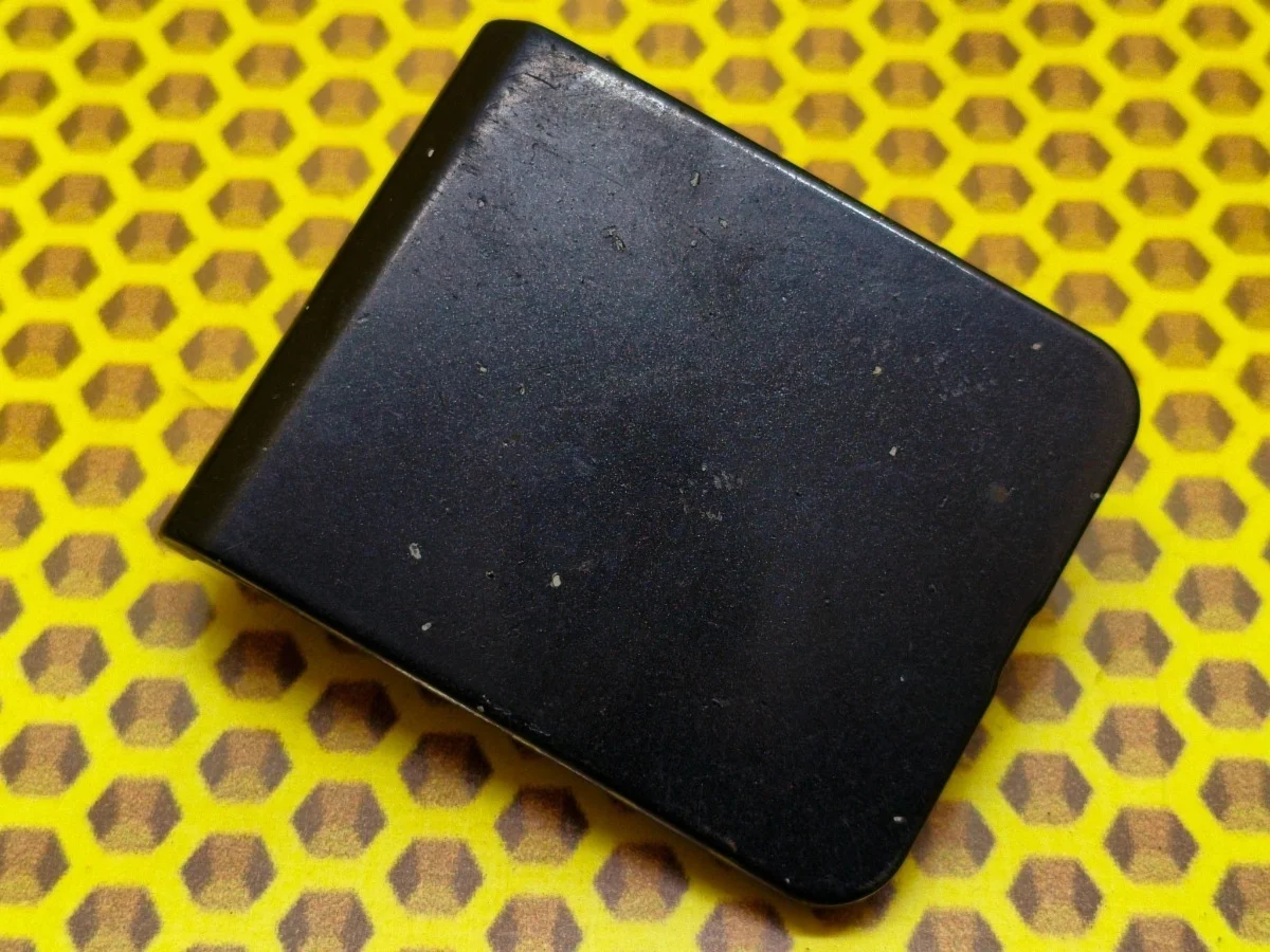 Заглушка буксировочного крюка Nissan Qashqai 2008 622A0JD001 J10 HR16DE