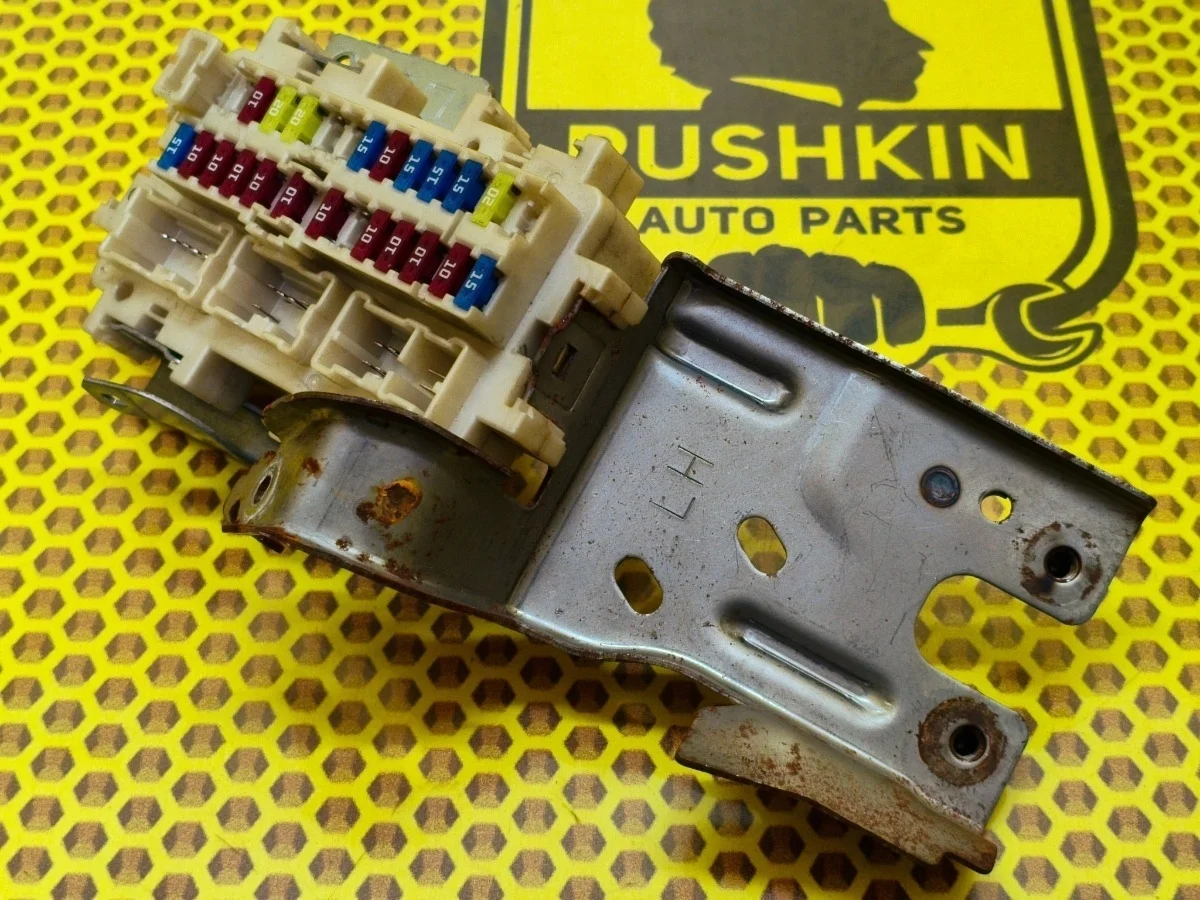 Блок предохранителей салона Nissan Murano 2011 243501AA0A Z51 VQ35DE