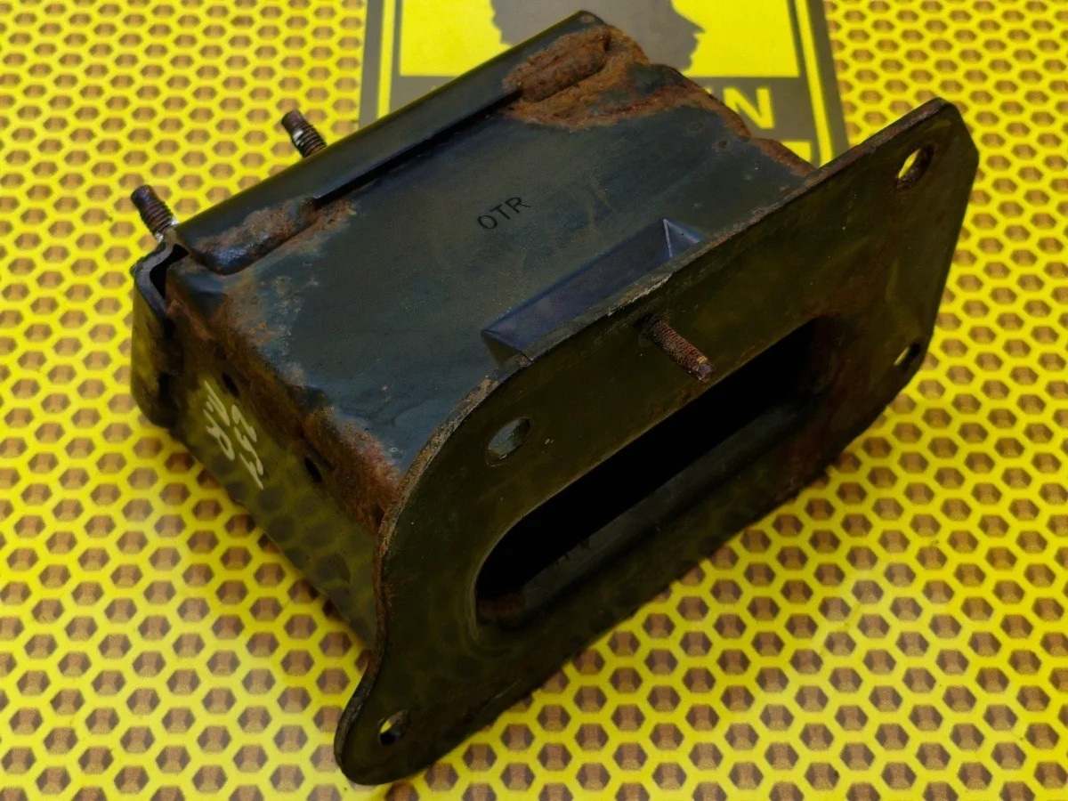 Кронштейн усилителя бампера Nissan Murano 2011 622101AA0A Z51 VQ35DE, передний правый