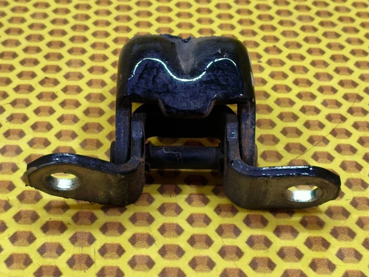 Петля двери задняя нижняя Nissan Murano 2011 824204P00A Z51 VQ35DE, правая