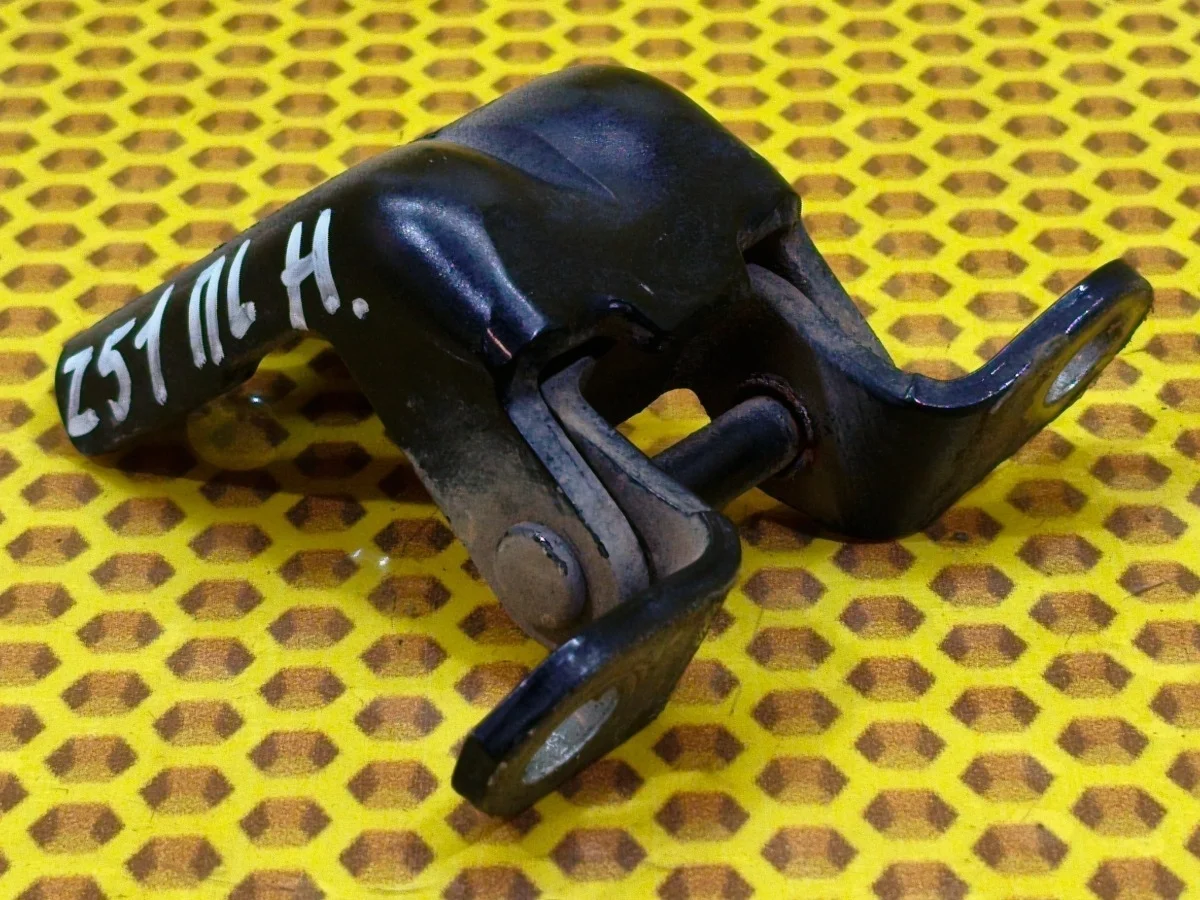 Петля двери передняя нижняя Nissan Murano 2011 824214P00A Z51 VQ35DE, левая