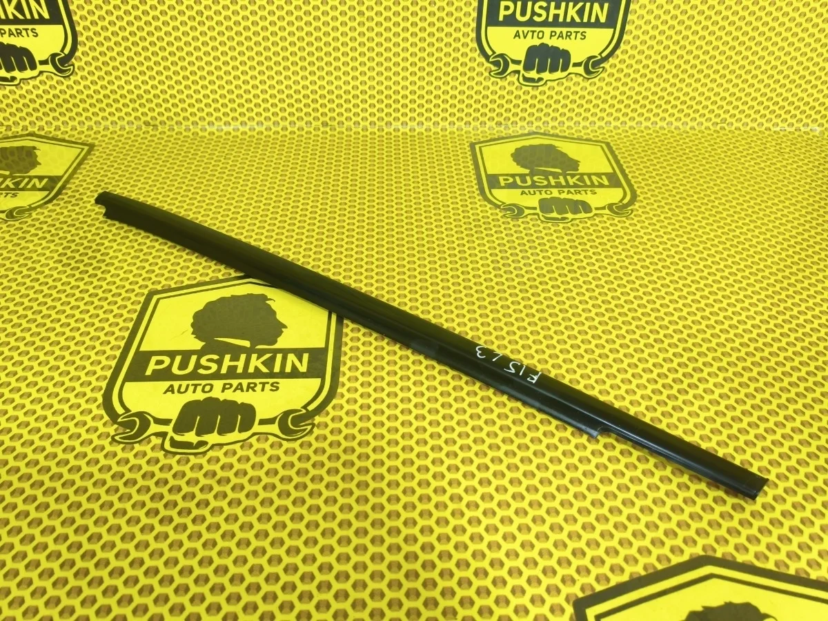 Бархотка внешняя Nissan Juke 2014 828211KA0A F15 HR16DE, задняя левая