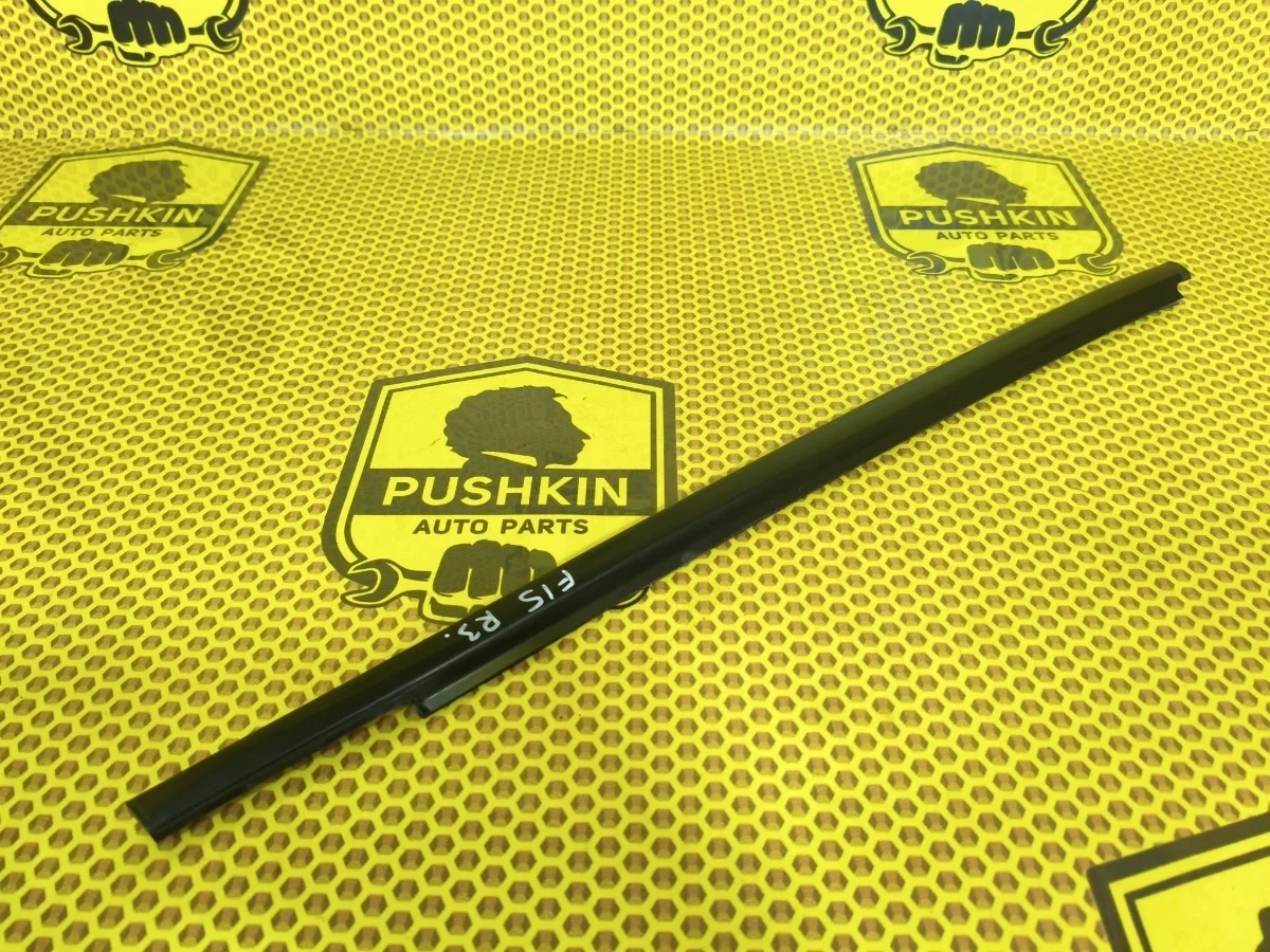 Бархотка внешняя Nissan Juke 2014 828201KA0A F15 HR16DE, задняя правая