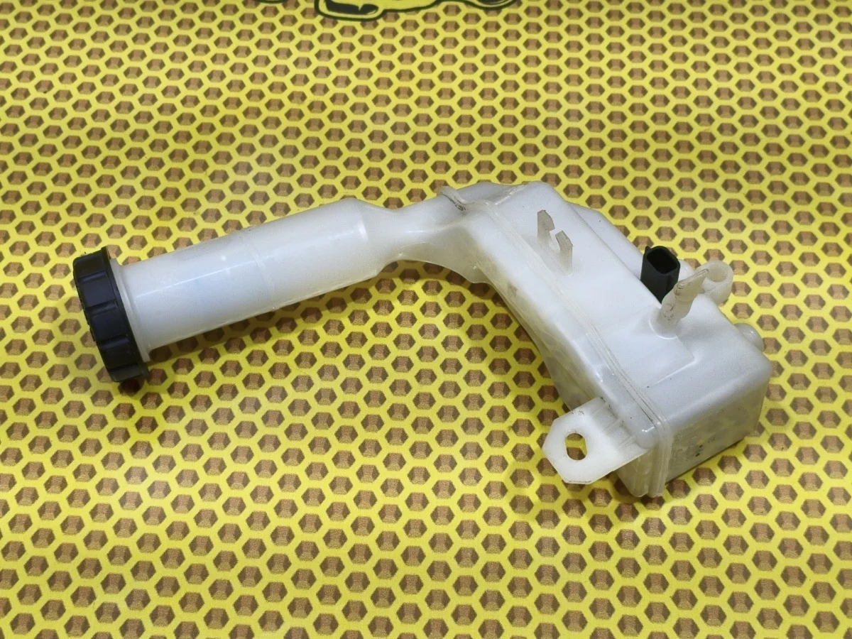 Бачок ГТЦ Nissan Juke 2014 460101KA1A F15 HR16DE