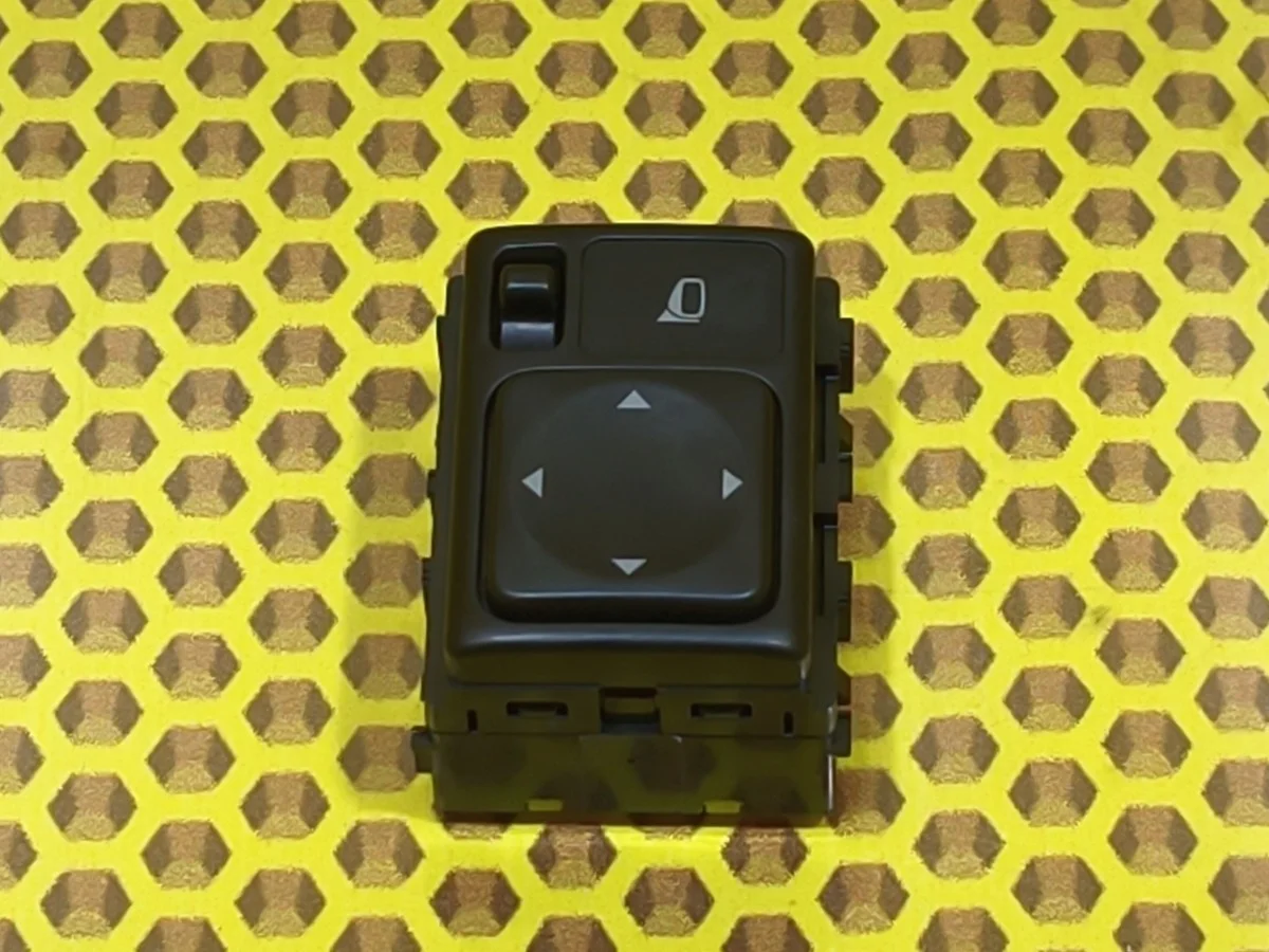 Блок управления зеркалами Nissan Juke 2014 25570CT00B F15 HR16DE