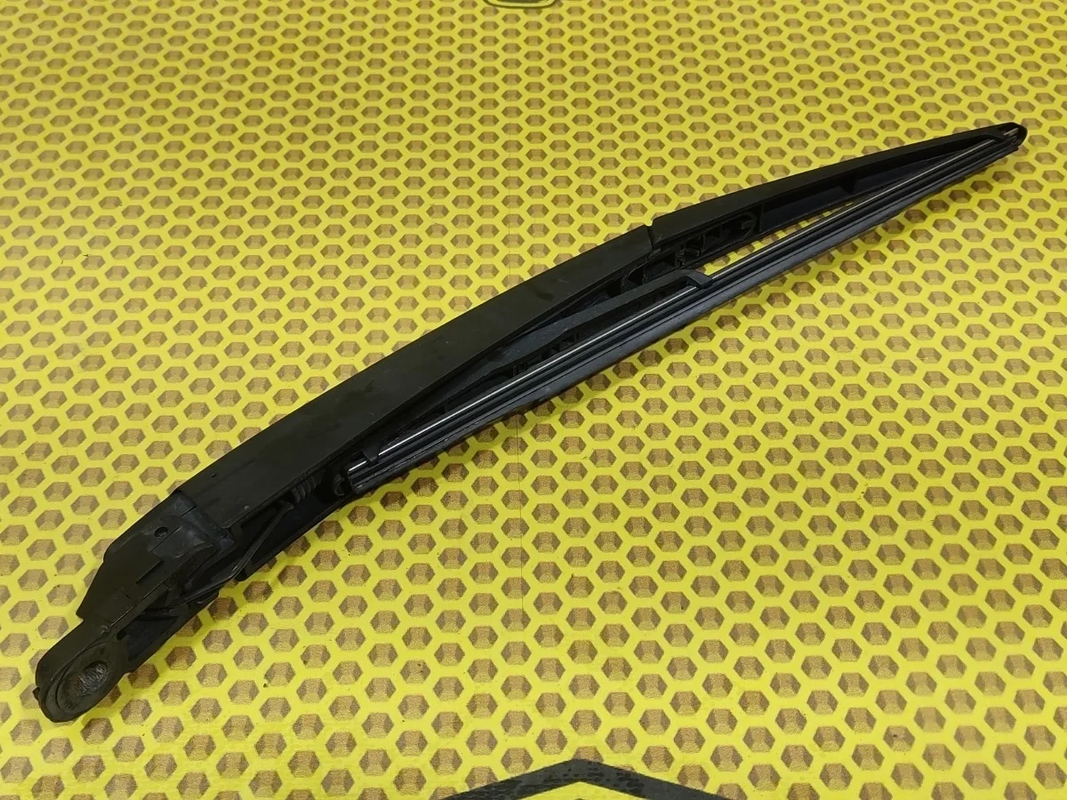 Поводок стеклоочистителя Nissan Juke 2014 28781CJ00A F15 HR16DE, задний